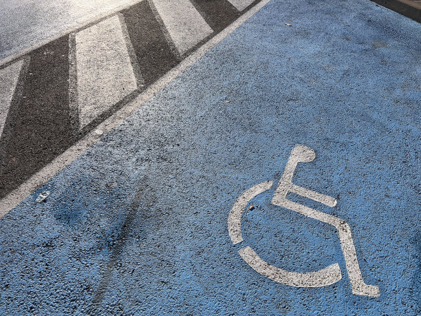 残疾人专用停车场图片下载