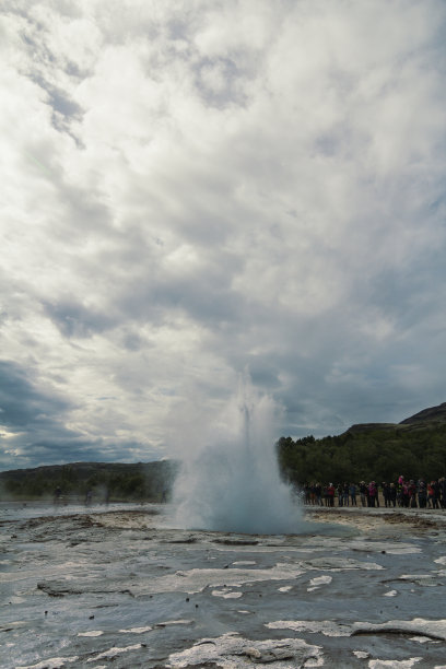 Strokkur间歇泉风景照片图片下载