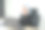 年轻的穆斯林女商人在现代办公室的笔记本电脑上工作图片下载