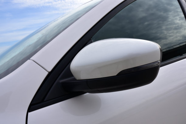 带有转向灯的汽车侧视镜图片下载