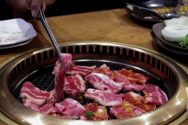 准备在日本烧烤的牛肉照片图片下载