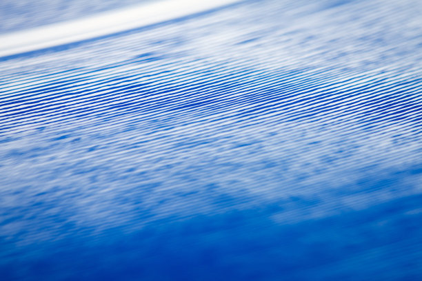 微距拍摄的蓝色黑胶唱片图片下载