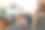 小孩子在家里的儿童桌下玩捉迷藏。图片下载