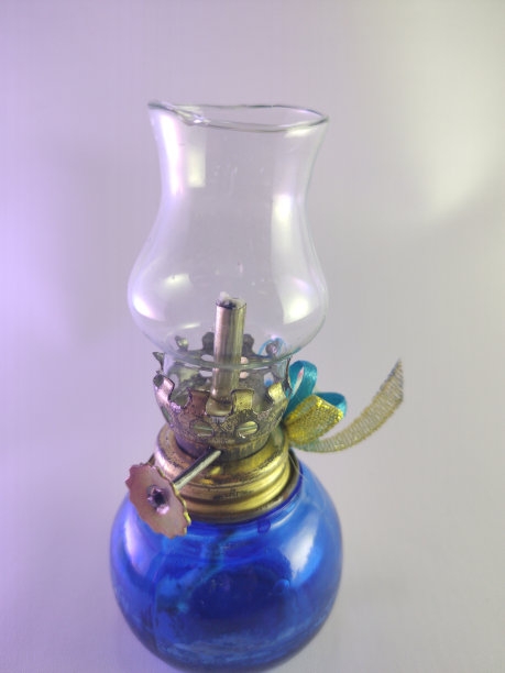 旧油灯图片下载