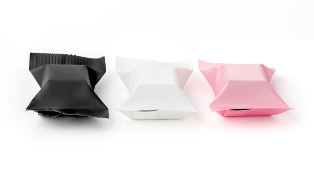 空白包装的糖果或巧克力袋孤立的白色背景图片下载