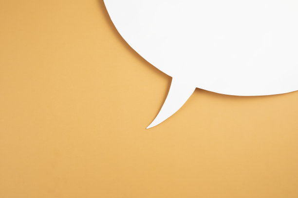黄色背景上的大语音气泡图片下载