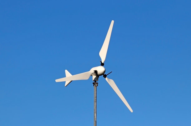 小型风力涡轮机。可持续发展和绿色能源的概念图片下载