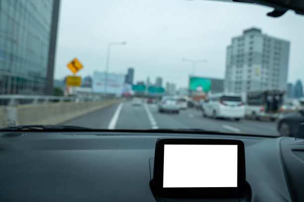 现代汽车仪表盘上的汽车显示特写，白色空白屏幕图片下载