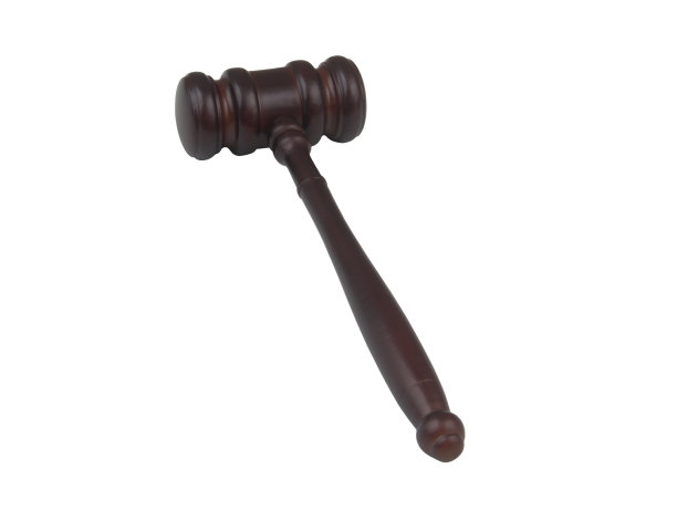法官的木槌孤立在白色上图片下载