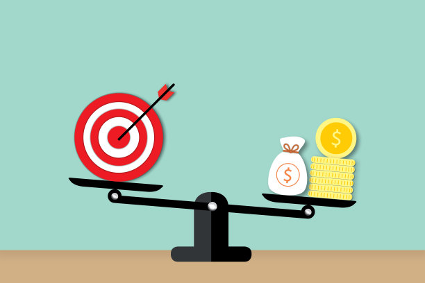 红色目标与硬币，钱袋黑色和规模在柔和的绿色背景。保护好你的钱。图片下载