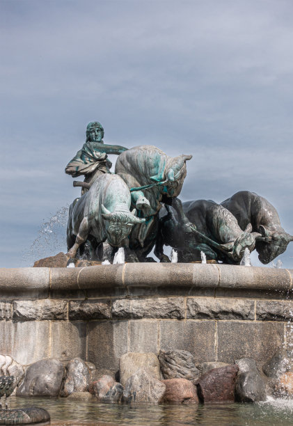 丹麦哥本哈根的Gefion喷泉顶部雕像图片下载
