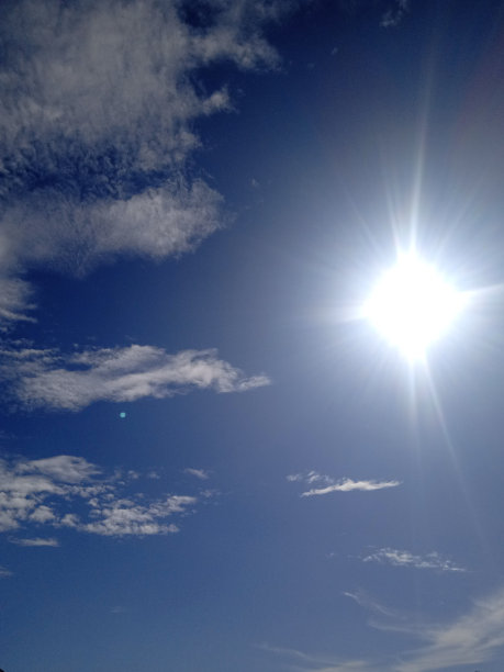 阳光下的天空景观图片下载