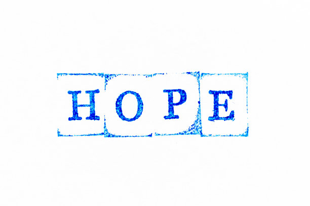 蓝色墨水橡皮图章在白纸背景上书写“希望”字图片下载