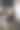 女人坐在办公室地板上看智能手机图片下载
