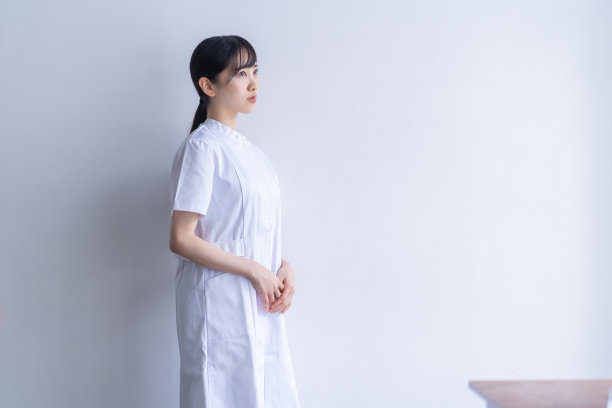 穿着白色护士服的女人图片下载