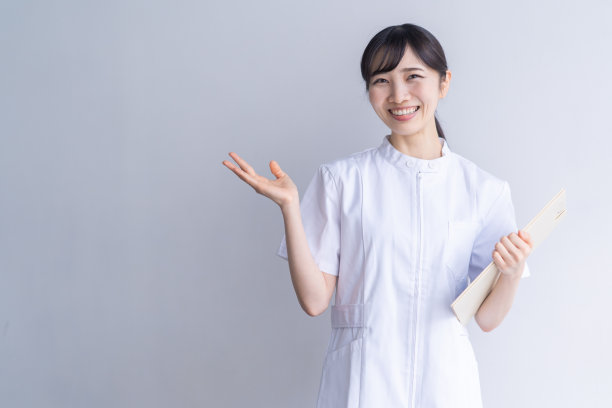 穿着白色护士服的女人图片下载