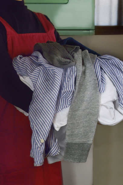 女人洗衣服图片下载