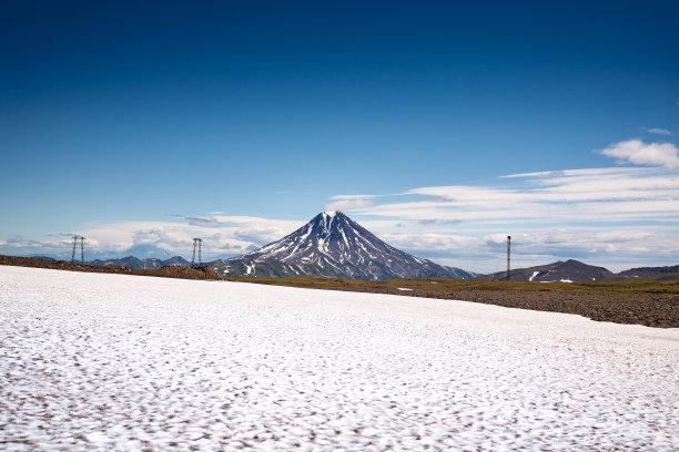 堪察加半岛维柳钦斯基火山夏季风光图片下载