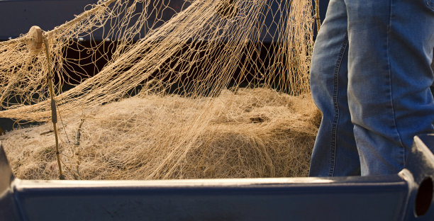 延绳网和渔民腿，海上作业的材料。图片下载