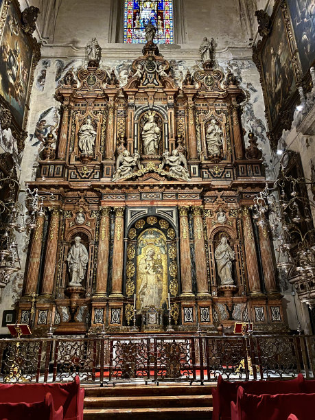 塞维利亚大教堂(圣玛丽大教堂)内一个精心装饰的小教堂自1987年被联合国教科文组织列为世界遗产。图片下载