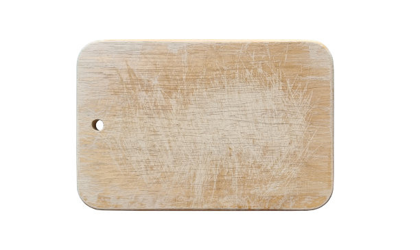旧木砧板孤立在白色背景与修剪路径。食物准备工具和厨房用具的概念，在矩形的木材砧板上特写。图片下载
