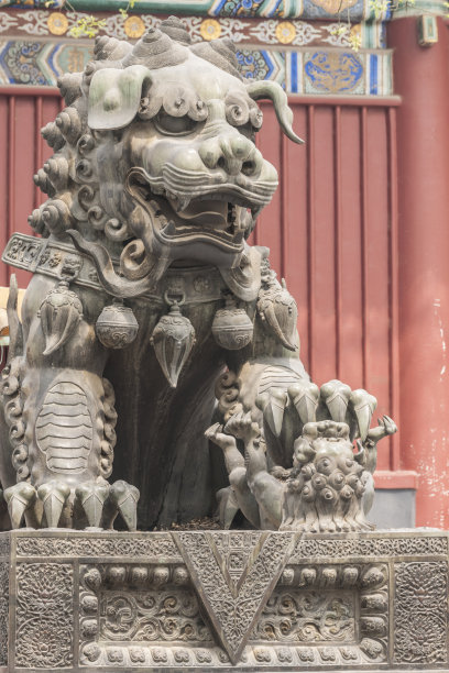 北京雍和寺或雍和寺或雍和寺的中国守护女青铜狮子图片下载