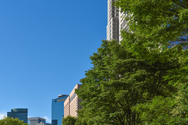 建筑和蓝天图片下载