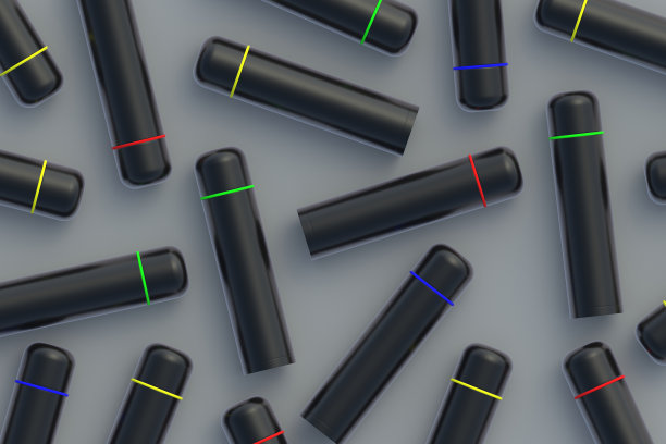 许多灰色背景上散布着黑色的现代保温瓶。金属热水瓶。三维渲染图片下载