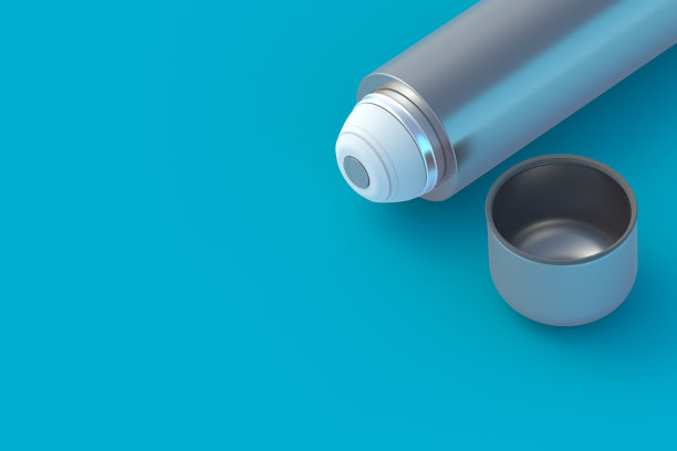 蓝色背景的保温杯。金属热水瓶。文本空格。三维渲染图片下载