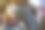 男子穿着传统的裙子，腰缠着织物，表演传统舞蹈图片下载