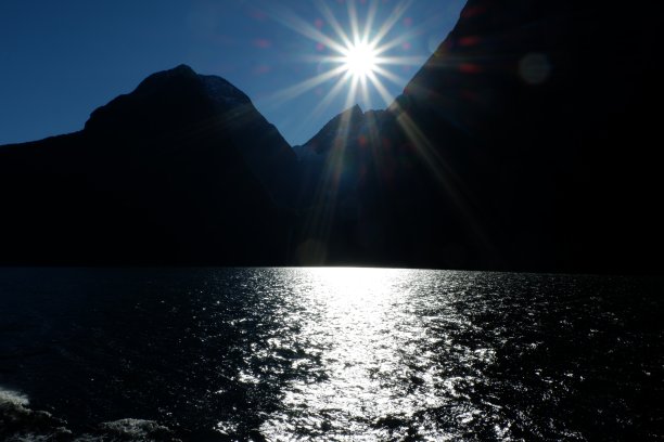 山的剪影图片下载