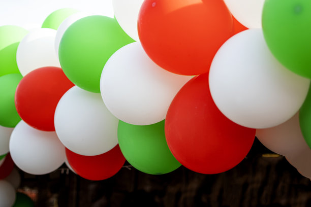 许多五颜六色的气球图片下载