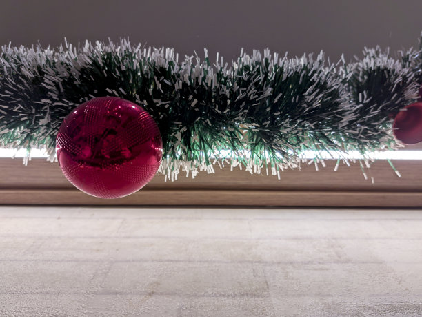 悬挂金属丝和球图片下载