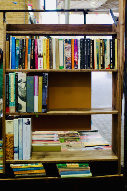 市场上的书架图片下载