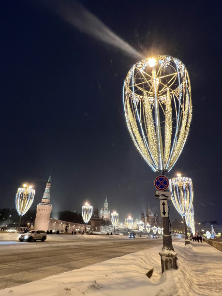 俄罗斯莫斯科街道上的节日照明图片下载