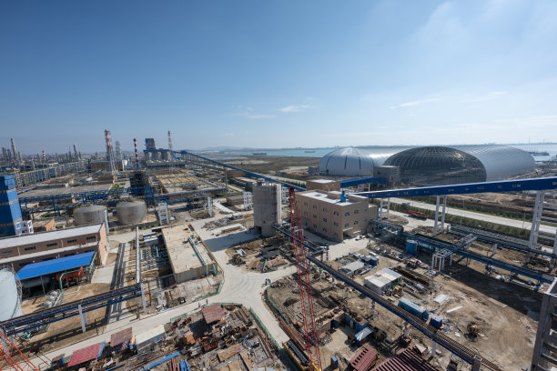 正在兴建的化工厂航拍照片图片下载