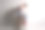 一名姿势不良的妇女坐在室内浅灰色墙壁附近的凳子上使用平板电脑图片下载