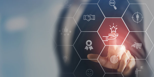 特殊、限量、专属、VIP、定制、个性化的营销理念。为目标客户提供优质的产品和服务。触摸屏幕上的星星图标。图片下载