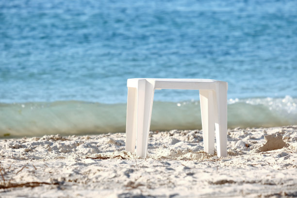 海滩上的表图片下载