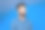 年轻的黑发男子与胡子微笑着看向别处图片下载