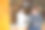 夫妇在家具沙龙挑选家具图片下载