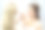化妆师给一个女孩化妆。涂上米色眼影。特写镜头。图片下载
