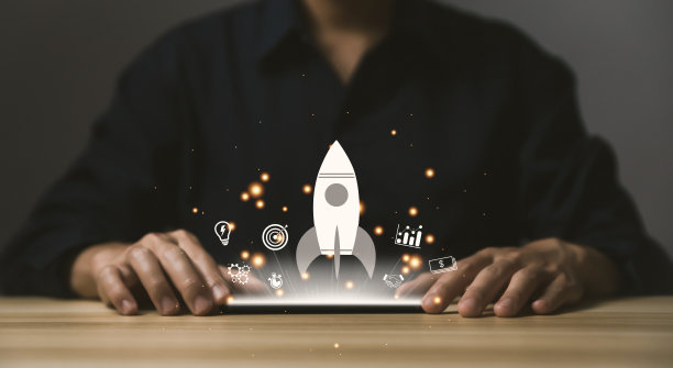 智能手机显示一个火箭和一个图标在线数字业务启动业务图片下载