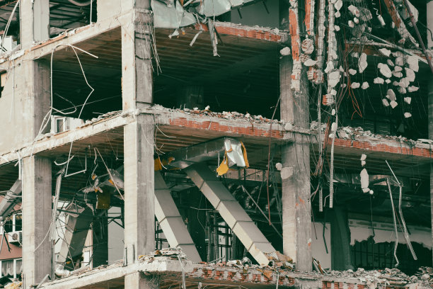 旧建筑被拆除，为新建筑腾出地方。建筑及拆卸地盘。图片下载