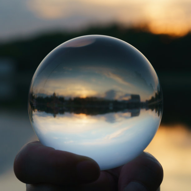水晶球里面的世界图片下载