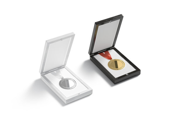 空白金牌和银牌在bwood盒子模型，孤立图片下载