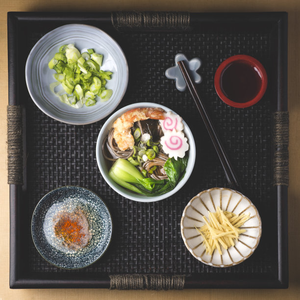 Japanese  Soba Noodle Soup with  shrimps tempura  with ingredients and toppings on an authentic tray.  Soba Noodles on New Year’s Eve made from buckwheat flour. Square crop图片下载