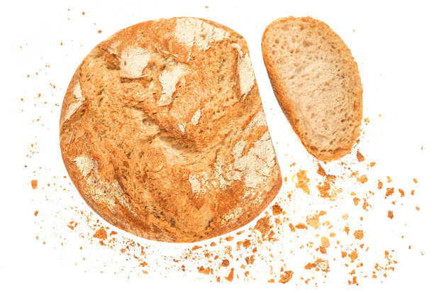 顶部视图的全麦面包隔离在白色背景特写。面包屑平铺图片下载