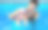 妇女教小女孩如何在室内游泳池游泳与游泳池浮动板图片下载