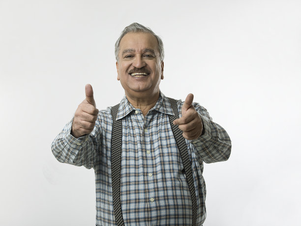 商人竖起大拇指的姿势图片下载